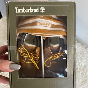 Infant Timberland Crib Shoe and Beanie Size 3